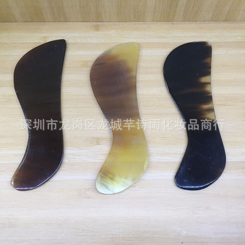 Pure natural yellow horn boutique S-shaped scraping plate eye face face comma to remove black eye meridians Pure natural yellow horn boutique S-shaped scraping plate eye face face comma to remove black eye meridians