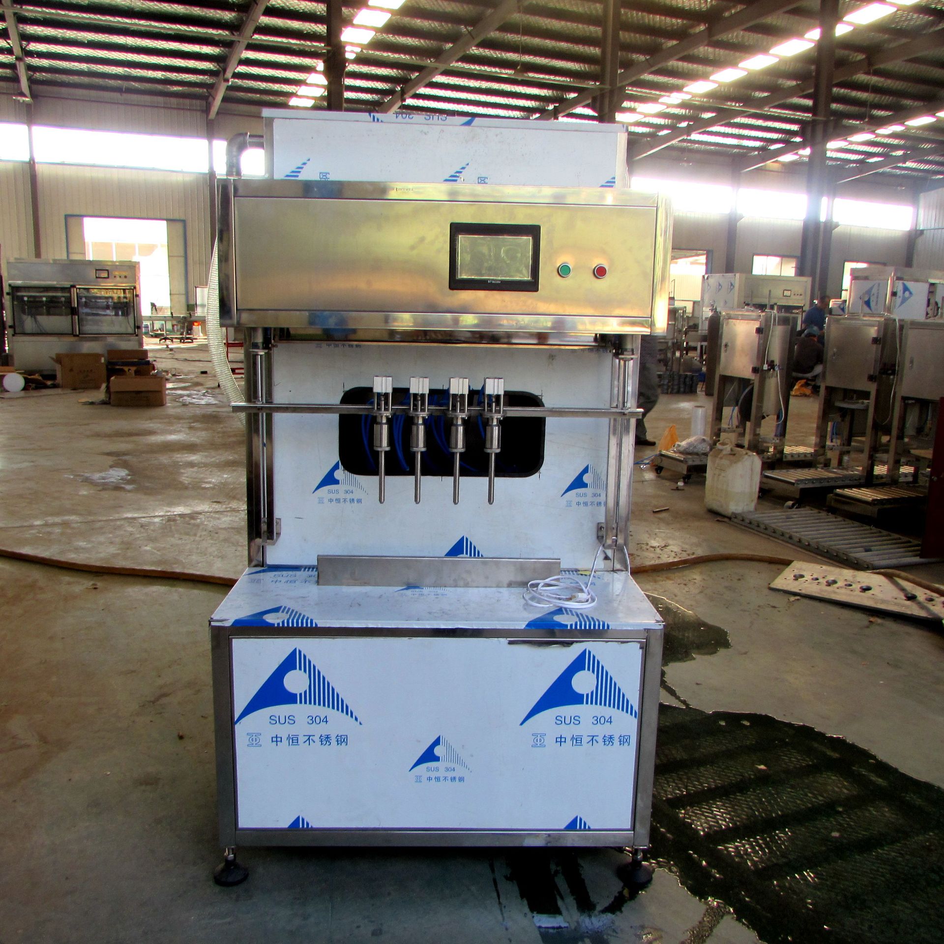 厂家 半自动自流式灌装机 玻璃水防冻液灌装机 汽车动力水灌装机