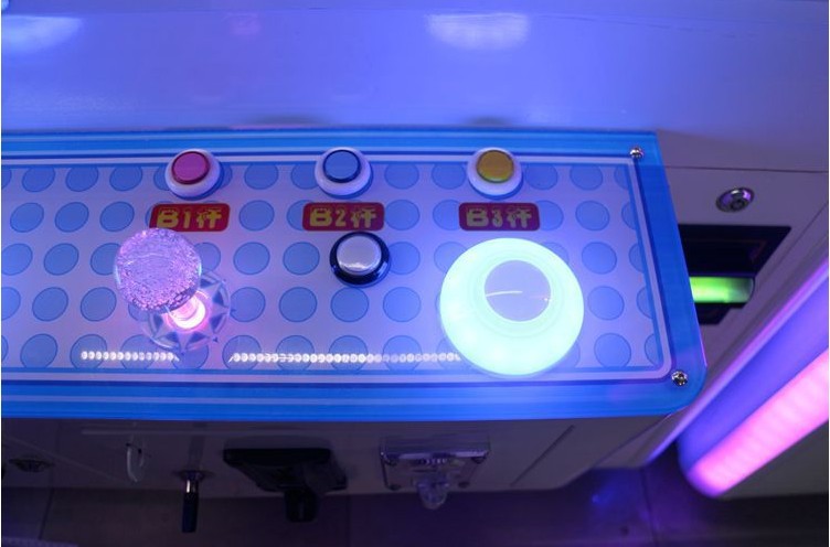 电玩设备-32寸双人智嘉星自助售卖终端8个挂香