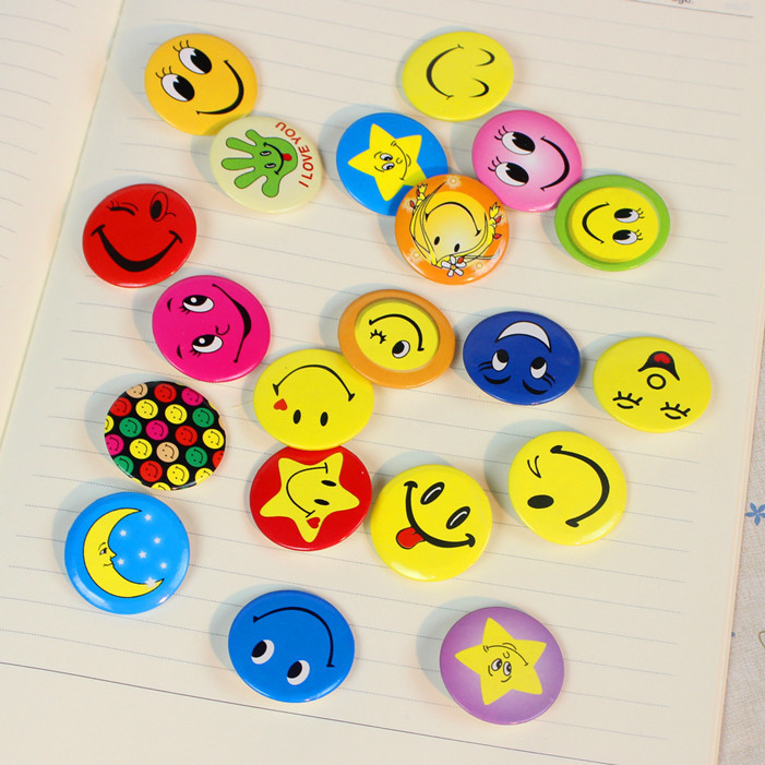 Small Smile service Chest badge Smiley badge Paternity pin Gaestgiveriet Hotel staff Chest card diameter 4.5cm