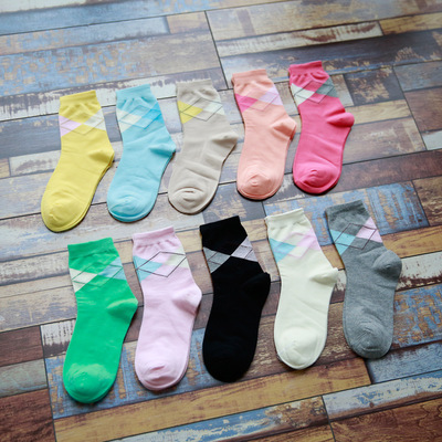 新款女士中筒全棉袜 休闲透气菱形棉袜子 厂家批发