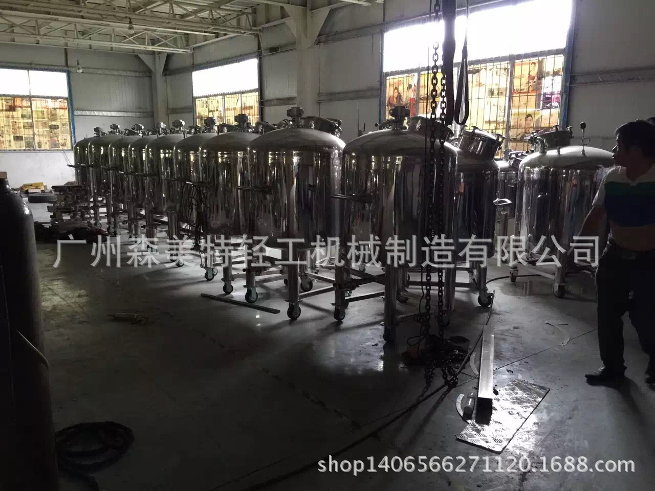 300L香精储罐 气动搅拌机储罐 各类规格香水储罐定制 配液贮存罐