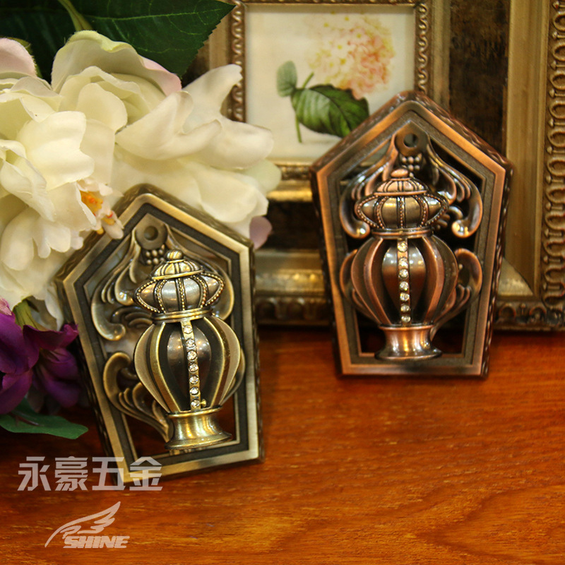 Spot Wholesale Manufacturer Direct Supply Zinc Alloy Crown Bottle Rhinestone Window Decoration Curtain Accessories Accessories Wall Hook Hook Wall Hook Spot Wholesale Manufacturer Direct Supply Zinc Alloy Crown Bottle Rhinestone Window Decoration Curtain Accessories Accessories Wall Hook Hook Wall Hook