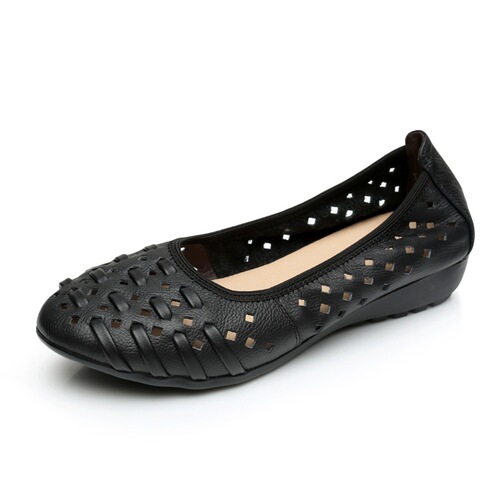 Cowhide soft-soled mother's shoes flat-soled hollow hole sandals round toe shallow mouth large size women's shoes 1627