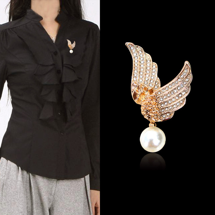 Korean Version Of The Brooch New Full Diamond Angel Wings Pearl Pendant Brooch High-end Clothing Hot Supply 350608 display picture 2