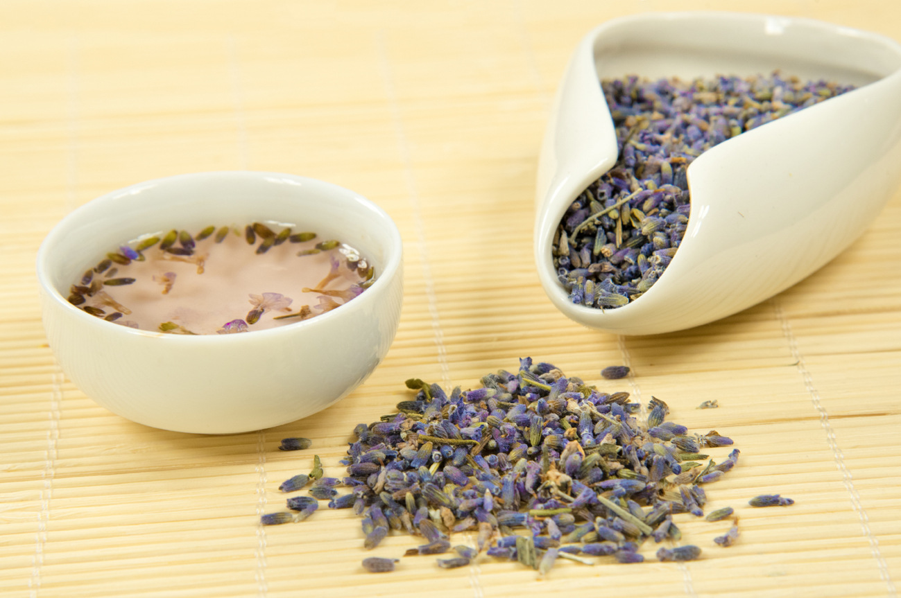 Dried Lavender Buds Xun Yi Cao Xinjiang Flowering Tops for Herbal Tea and Aromatic Blends 500g specifications