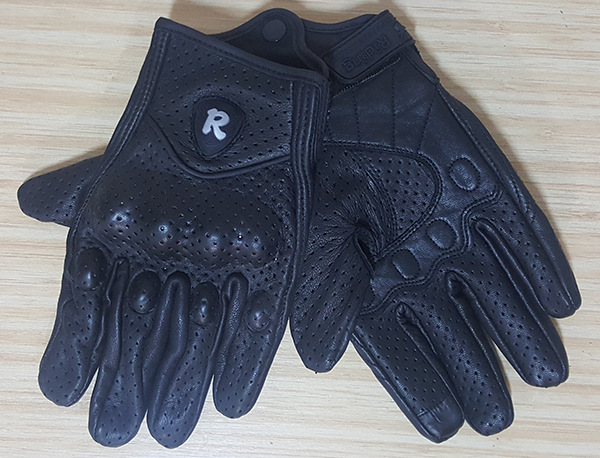 Gloves Image 1