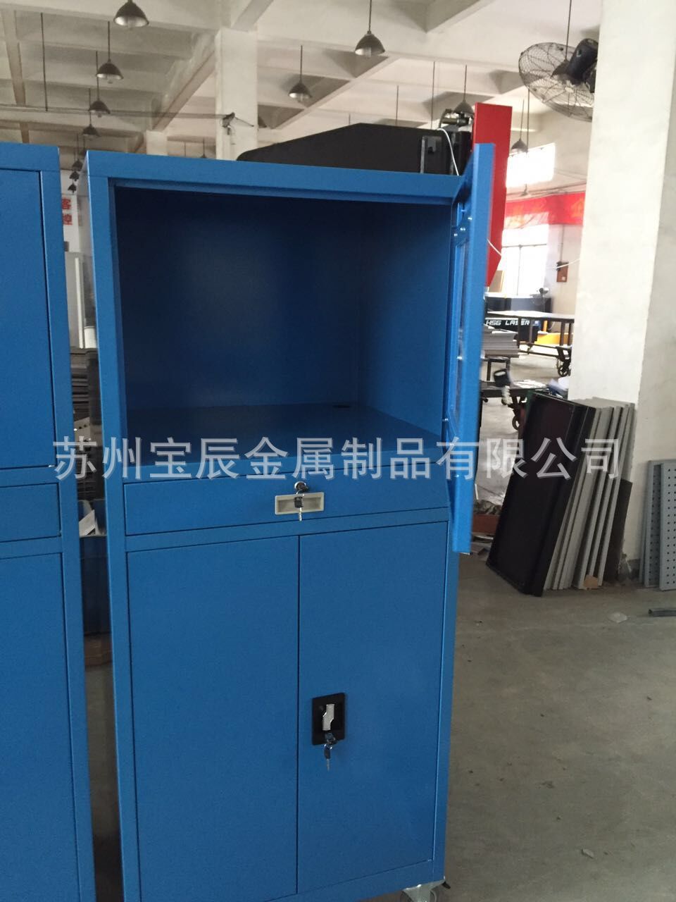 Шкаф компьютерный Baochen BC-WYDNG001 600x600x1600