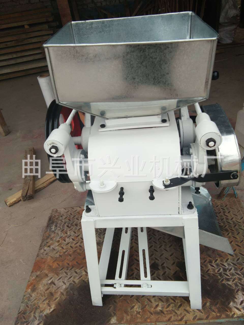 杂粮熟花生米电动破碎机 玉米扎胚机价格