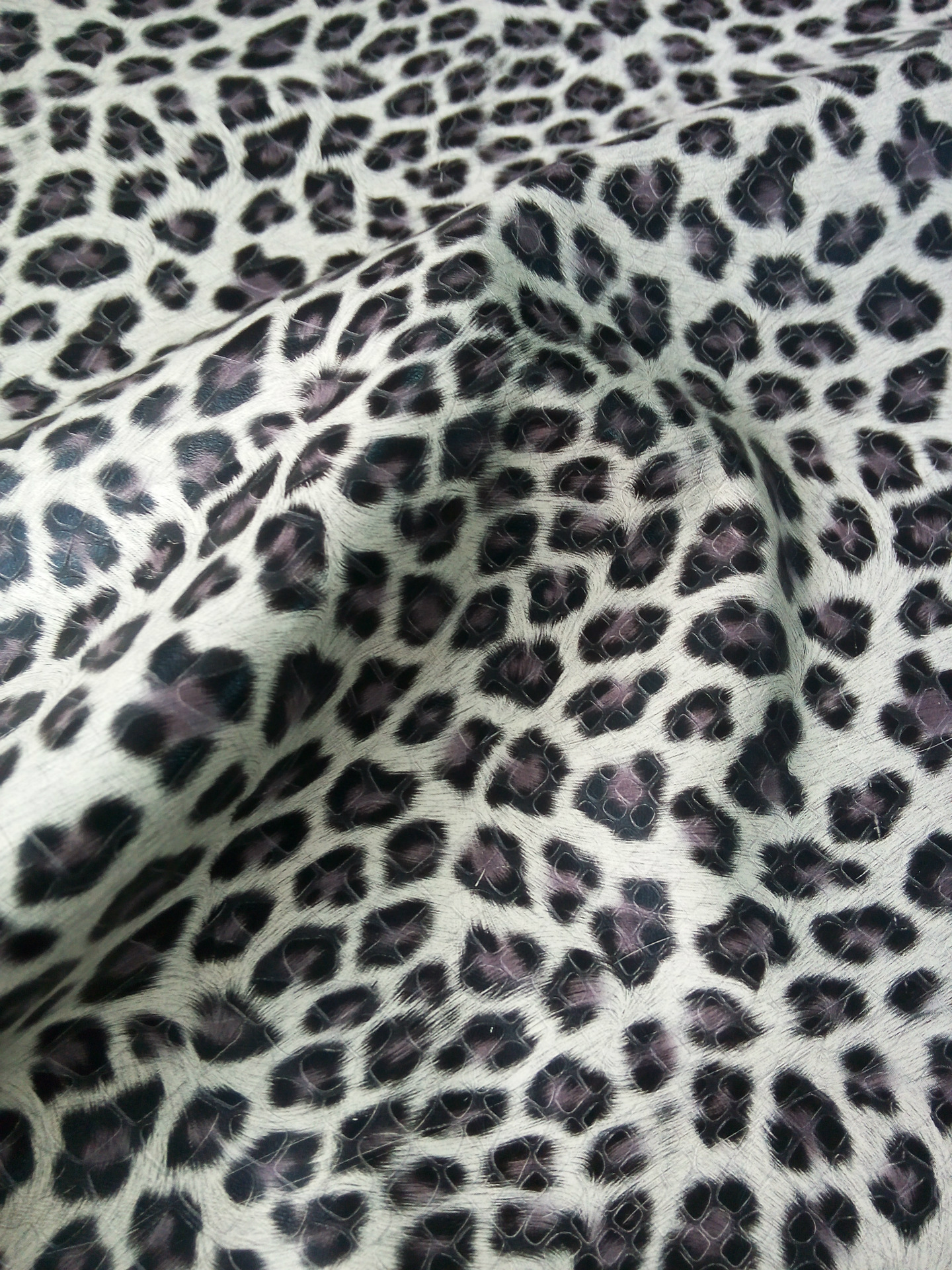 pu豹纹印花人造革 时尚服装革面料 供应多系列印花PU皮