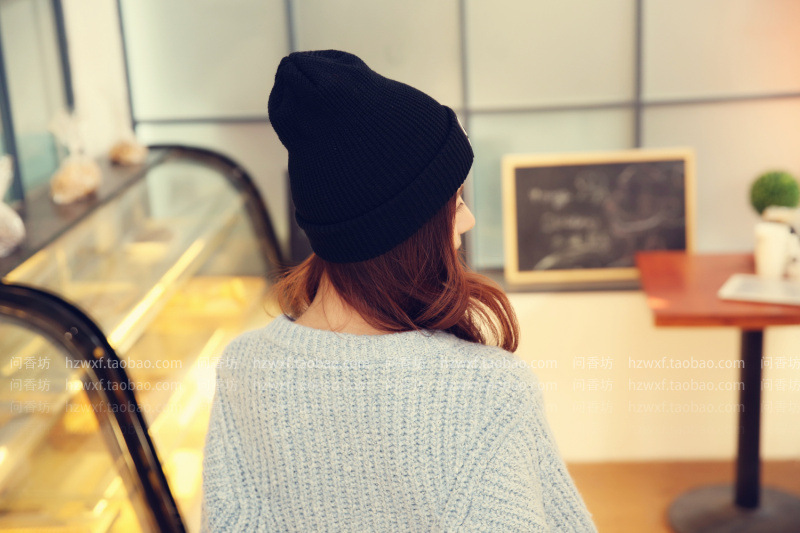 Gebreide muts met leren label voor dames en heren_voghion.com