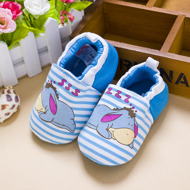 Giày em bé Giày mùa xuân và mùa thu Giày mềm cho bé Giày bé trai 0-1 tuổi và giày bé gái nhà chống trượt sàn không thể mua được giày Giày em bé