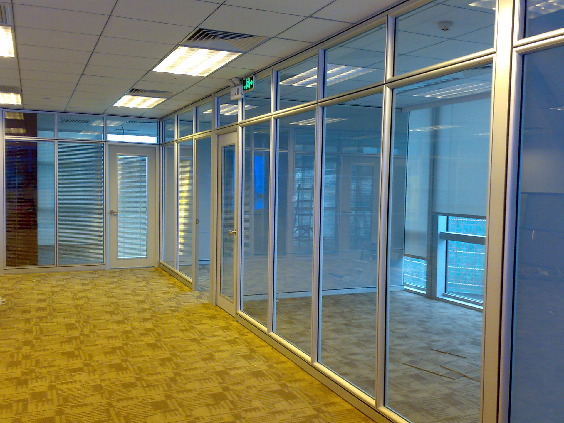 玻璃隔断墙_铝合金玻璃隔断墙 办公室百叶隔断墙 钢化玻璃 - 阿里巴巴