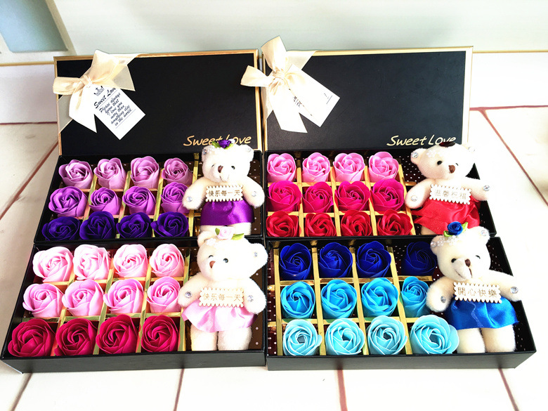 12朵加小熊三彩合影