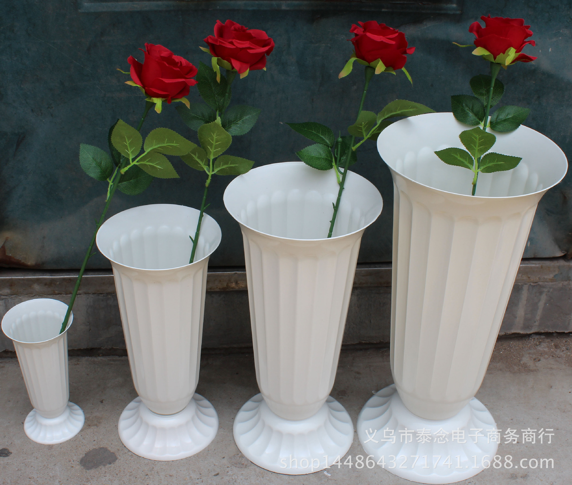 特价批发 新款欧式不漏水精美塑料大号凹凸设计底座镶嵌式鲜花桶