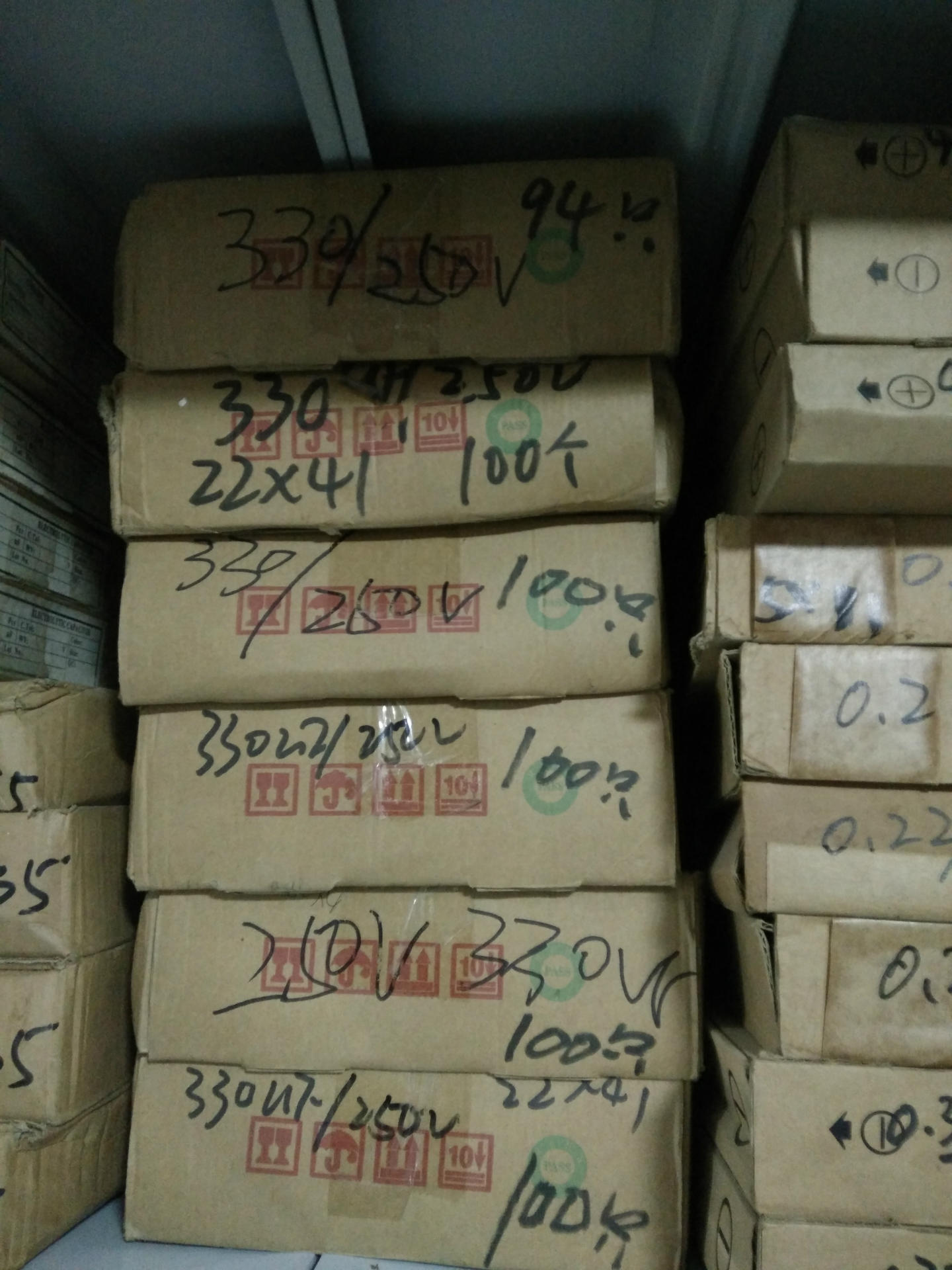 特价库存红宝石电解电容63V4700UF 牛脚13*30 实物拍摄