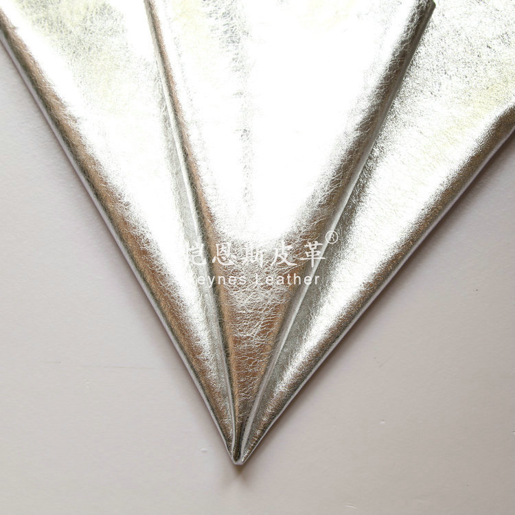 厂家批发 银白龟裂珠光绵羊皮 真皮绵羊服装革