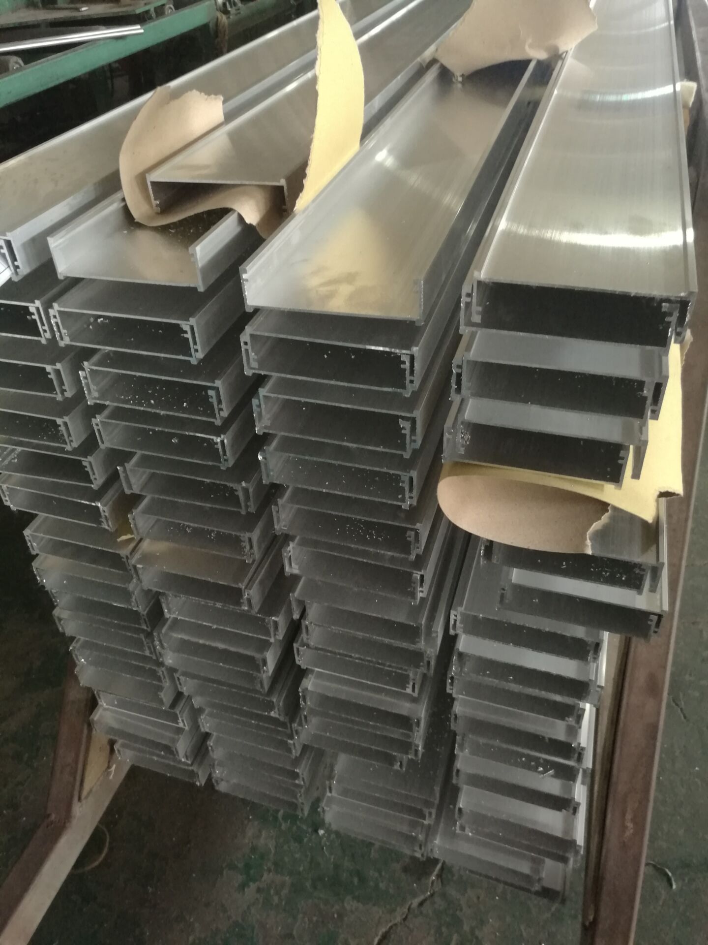 供应铝合金异形型材料槽规铝线轨型材精切加工