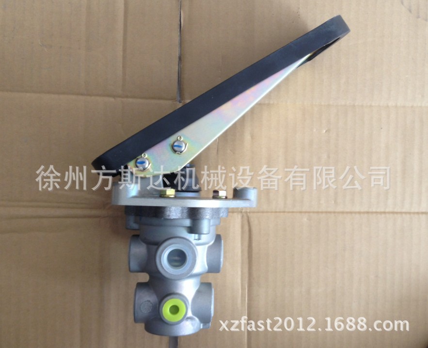 供应川崎装载机配件：38531-60050 脚制动阀总成