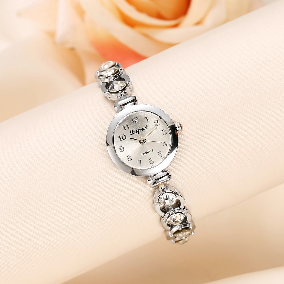 Glam Geometric Quartz Women's Watches display picture 3