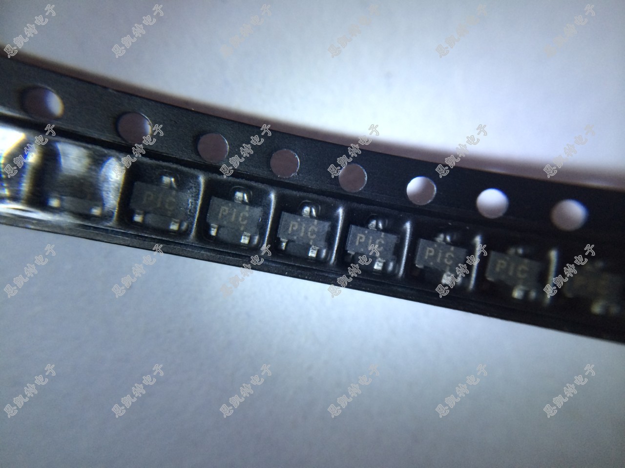 2SK1070 SOT23-5 丝印PIC 2SK1070PICTL-E