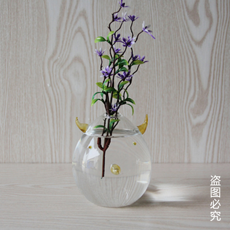Creative transparent crystal decorations for home use