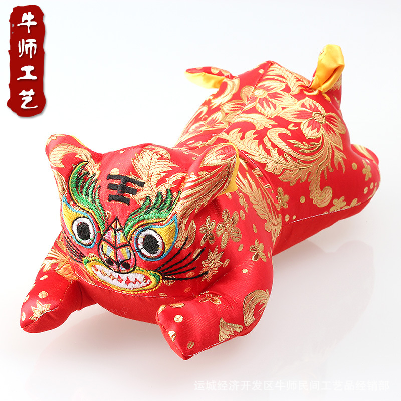 Origen Fabricante Shanxi Bordado Tela de dos cabezas Tigre Juguete Muñeca Jacquard Satin Almohada Accesorios para fotos para bebés