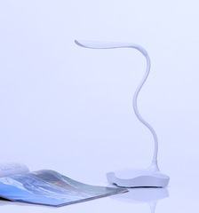 Creative Four-Leaf Clover LED Eye-Care Study USB Charging Energy-Saving Desk Lamp with Three-Level Touch Control