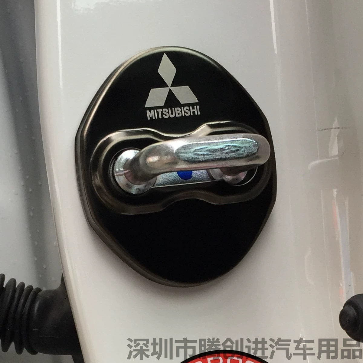 Подходит для крышки дверного замка Mitsubishi ASX Xin Jinxuan, крыла god Lanseo, защитной крышки дверного замка