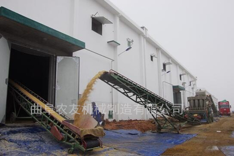 运输面粉传送带 袋装物料传送带 装卸车传送带