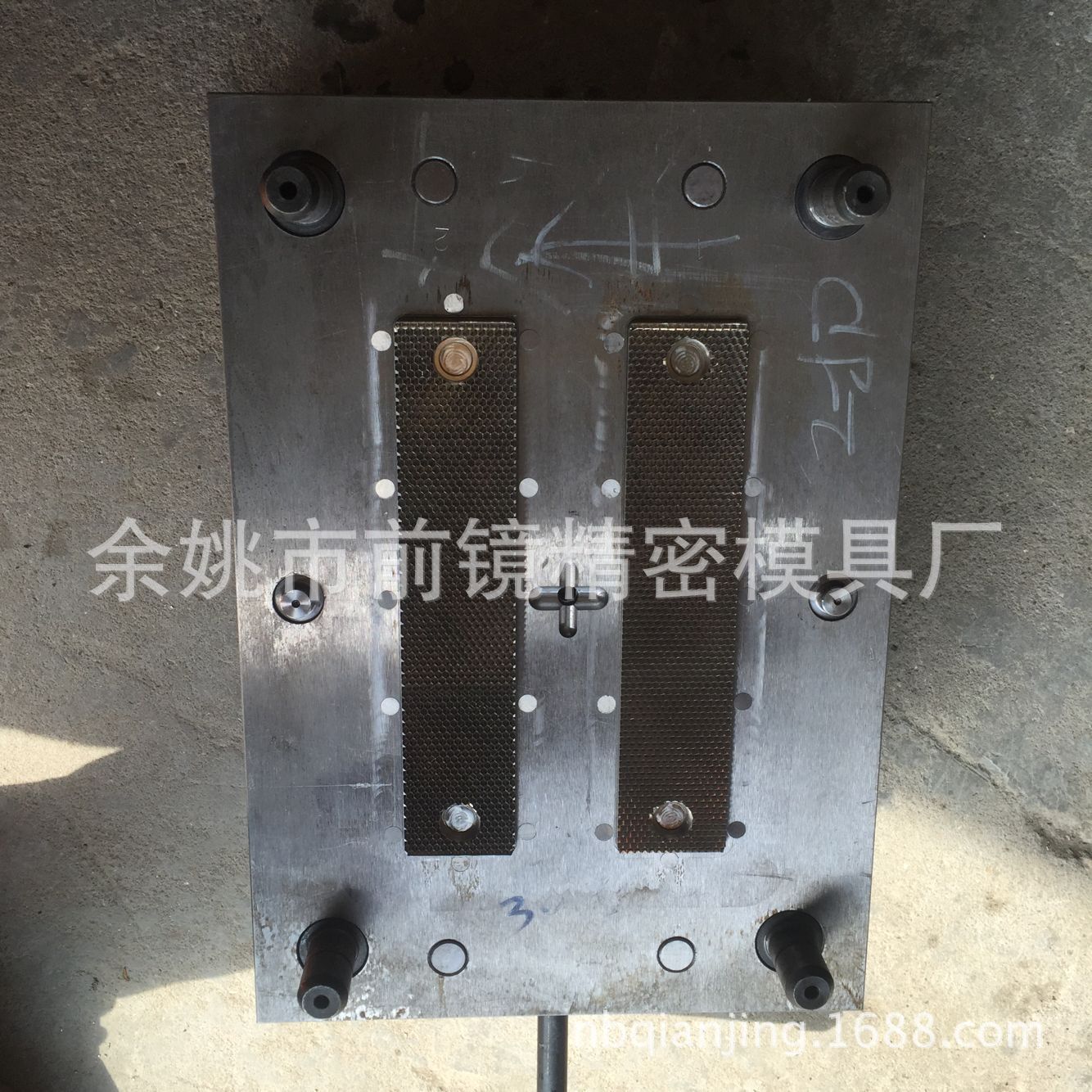 轮廓标模具,反射器模具,红白反射器模芯模具,国标反射器模芯模具