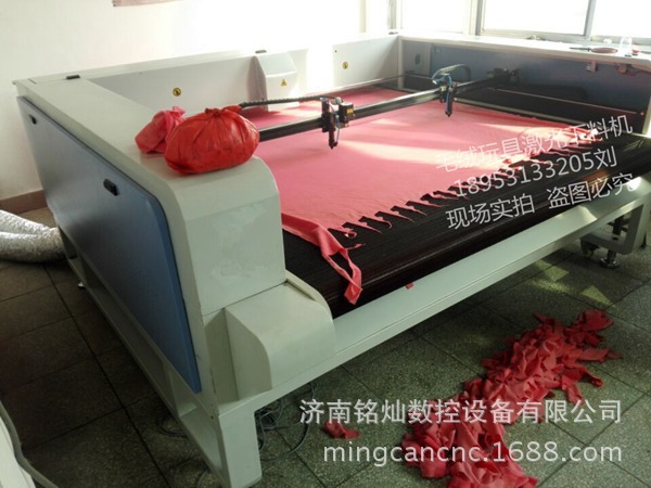 毛绒玩具行业激光切割下料机