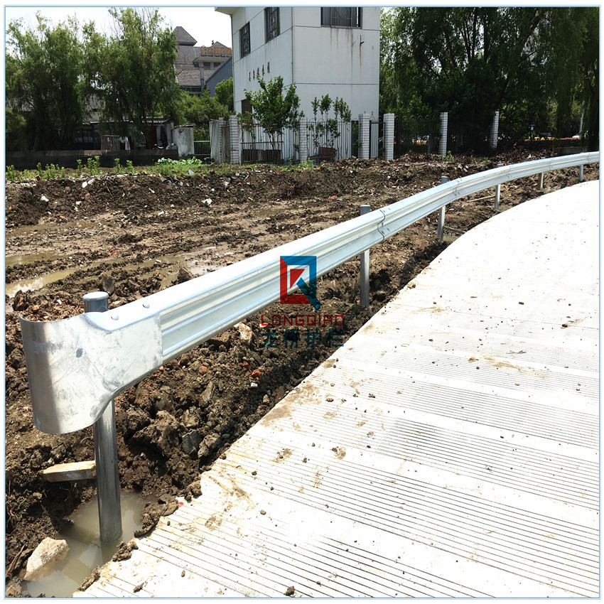 吴江波形梁护栏/吴江公路波形防撞护栏/龙桥护栏厂直销