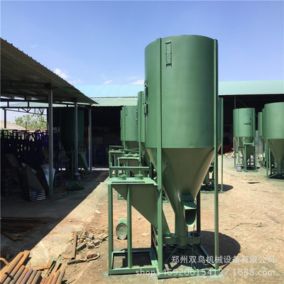 廠家生産高質量飼料攪拌機 自吸式玉米粉碎攪拌壹體機 立式攪拌機