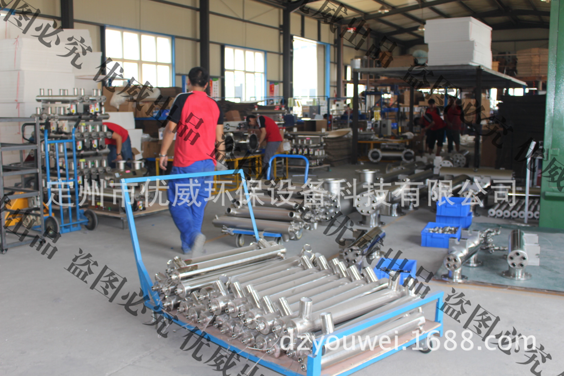 优威-红蚁很忙，挥汗如雨