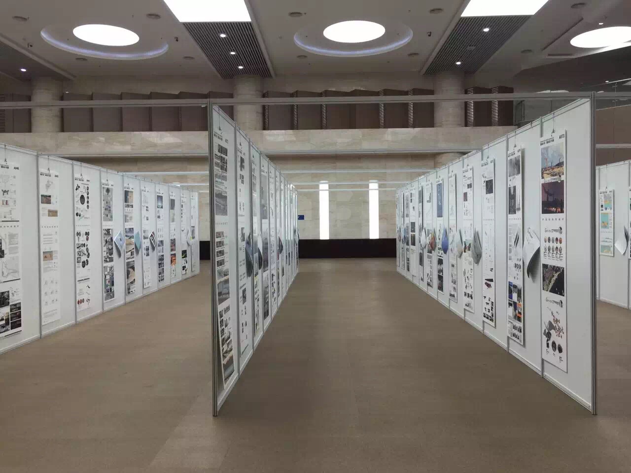 展览挂画展架 书画展示拆卸八棱柱展板 便宜厂家学校摄影作品屏风