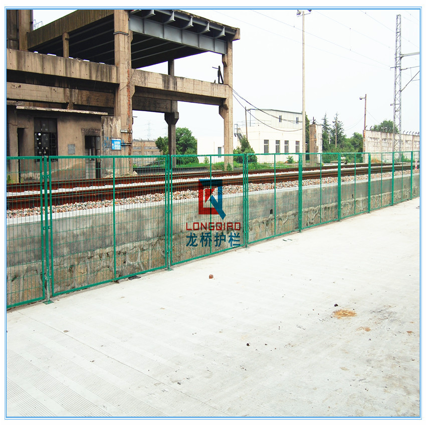 常州高速公路护栏网/常州铁路围栏网/龙桥护栏厂家直销