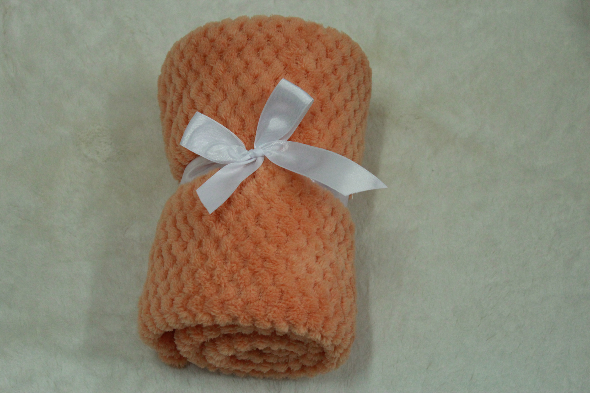 Supply Small Size Pineapple Grid Mesh Blanket Beibei Velvet Blanket Blanket Summer