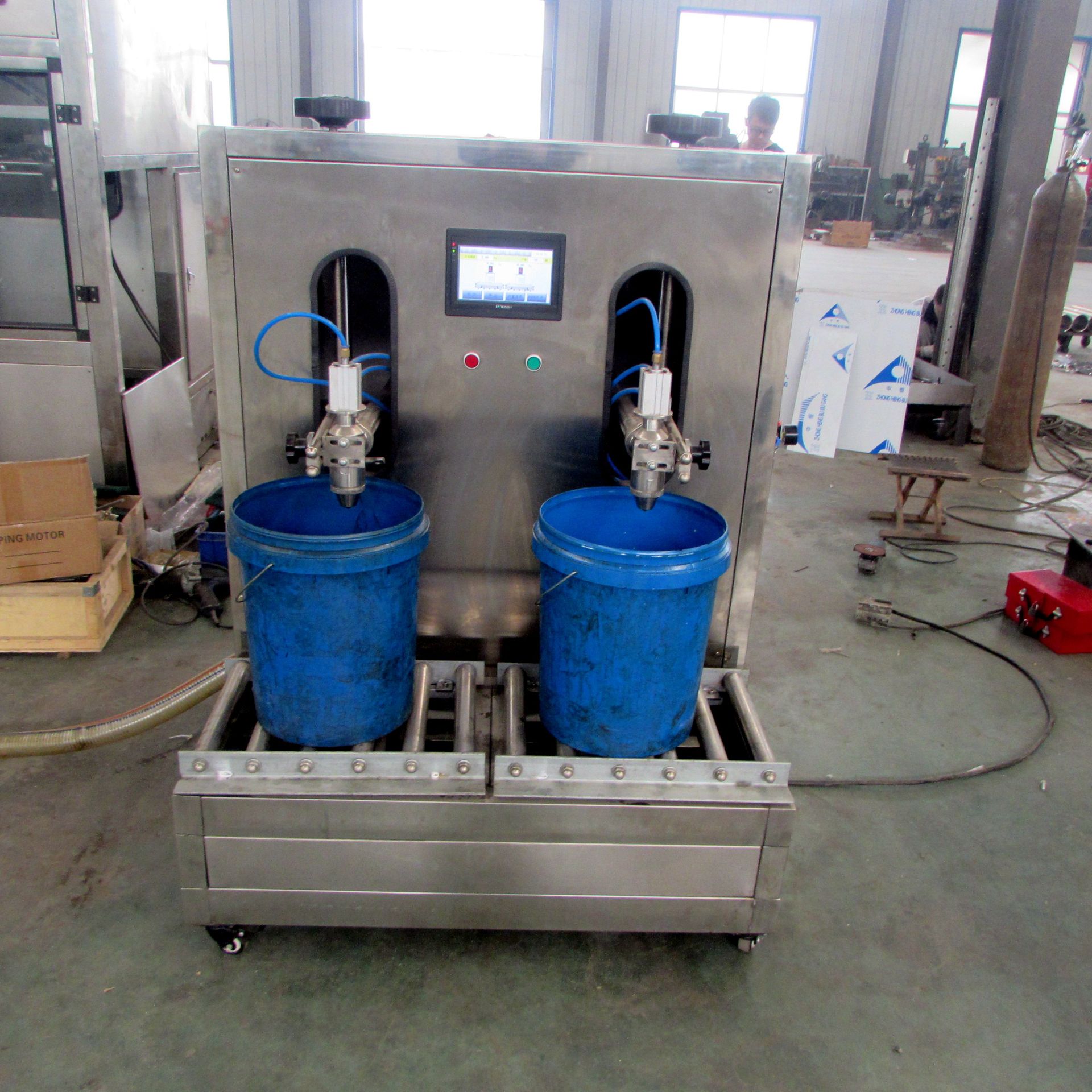 厂家 高精度半自动称重灌装机 洗衣液洗洁精灌装设备