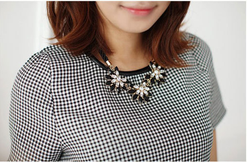 3560936370 787243202 Clavicle Chain Beach Vacation Wind Sun Flower Short Necklace Retro Three Flower Necklace Korean Wholesale
