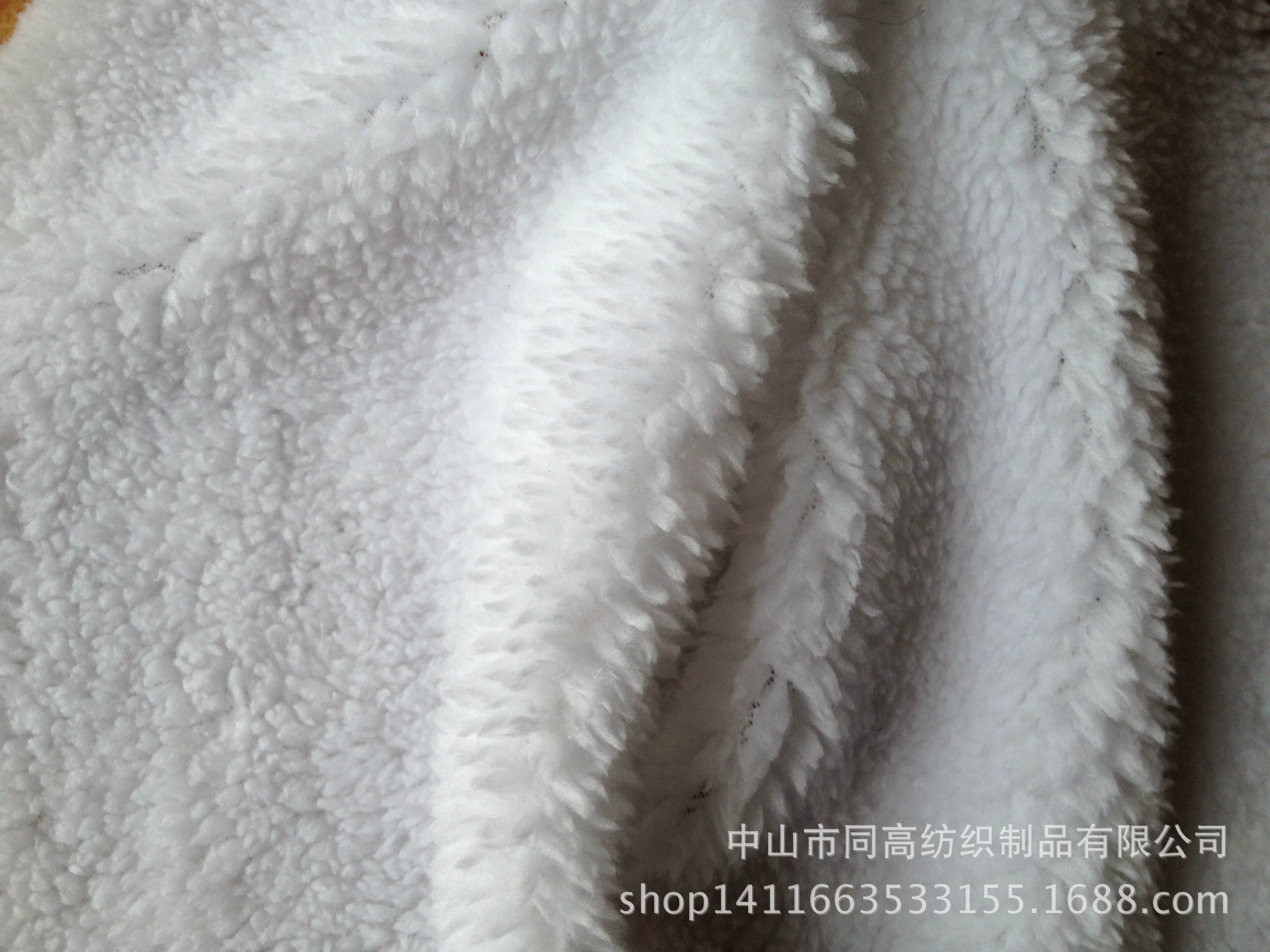 Поставка Arctic velvet кораллово-красная одежда, обувь, головные уборы, перчатки, плюш внутри материала