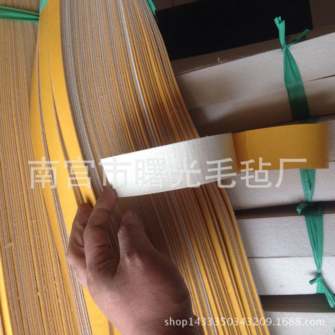 厂家供应背胶毛毡条 密背胶毛毡块 封吸油羊毛毡条 加工毛毡卷条