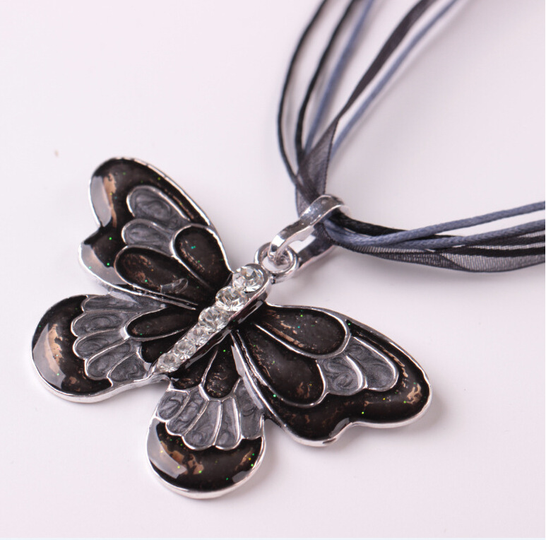 K600 European and American Drop Hot Selling Drip Ribbon Colorized Butterfly Necklace Foreign Trade EBay Popular Insect Pendant Wholesale