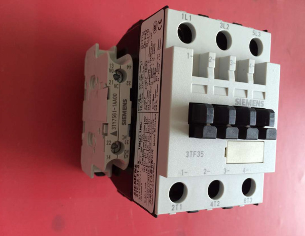  3TF35 11-0XMO  AC220V