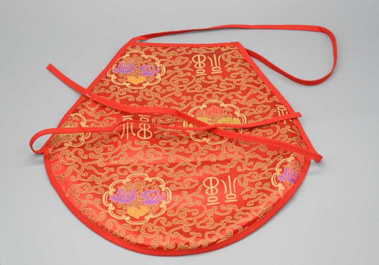 Mugwort Belly Band Ai Rong Du Dou Cotton Navel Warmer for Adults and Children in use