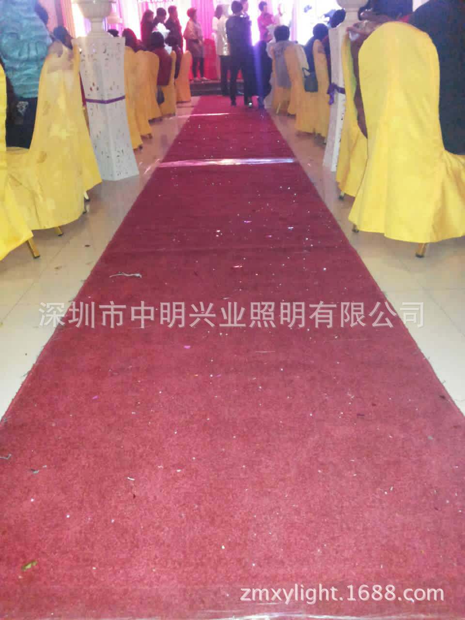 �����ߵ���ɫ���ڵ�̺������ �ǹ���˸�߲ʱ�ɫ���˵� led������