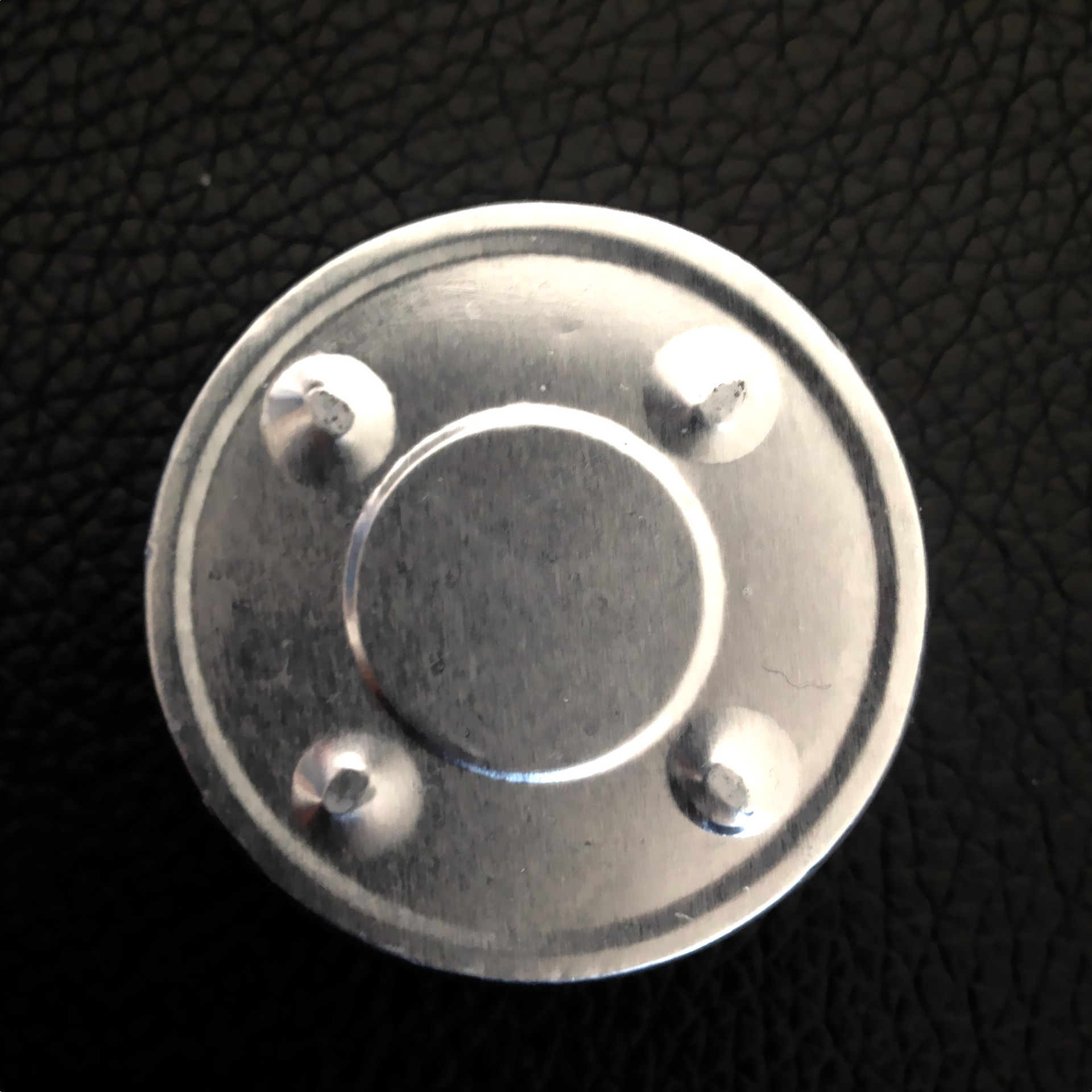 Vela fábrica en stock al por mayor 100 piezas quema 4 horas blanco parafina aluminio Shell té cera aromaterapia pantalla imagen té hirviendo