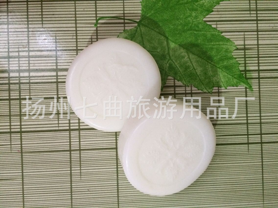 這款圓形的純進口皂粒生產50克，五毛八一塊，起批量五千