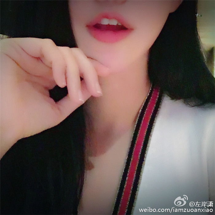 gucci白色紅邊亮絲套裝 (3)
