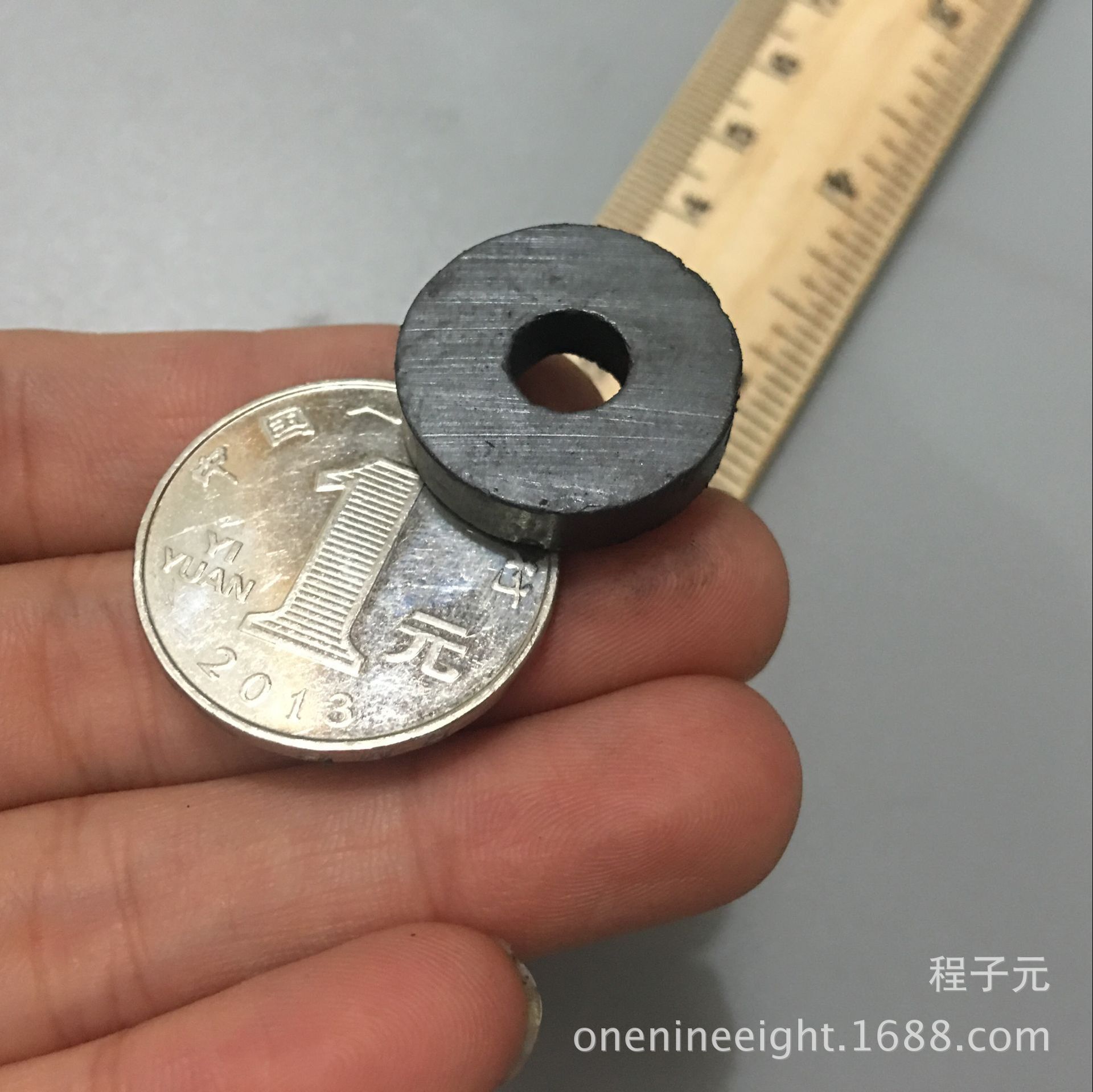 厂家直销 圆形带孔黑色铁氧体普通磁铁 磁环 吸铁石批发21-7*5